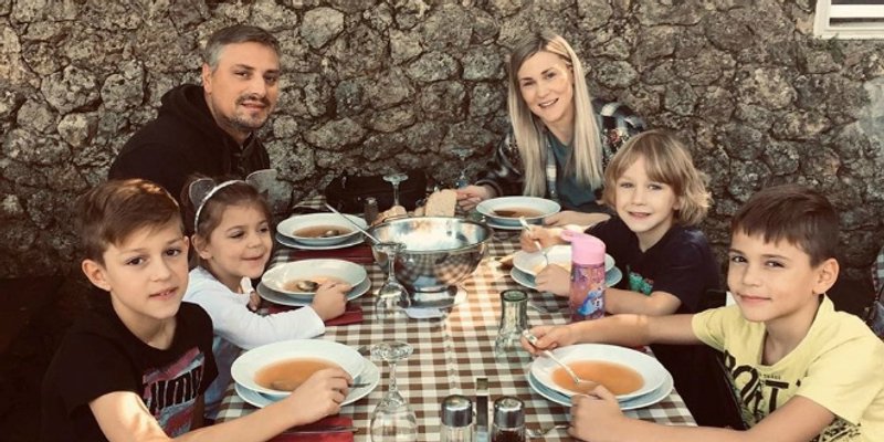 Pogledajte kako uživa obitelj Dragojević, uskoro će im se pridružiti i sedmi član