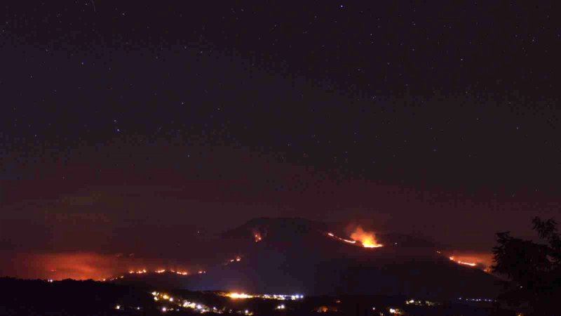 Dinara i dalje gori: Pogled iz Vrlike otkriva razmjere požara
