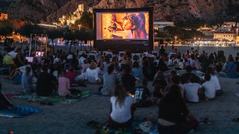 Dok svi pričaju o cijenama u turizmu, Omiš to radi for free - krenuo Omiš Summer Frei!
