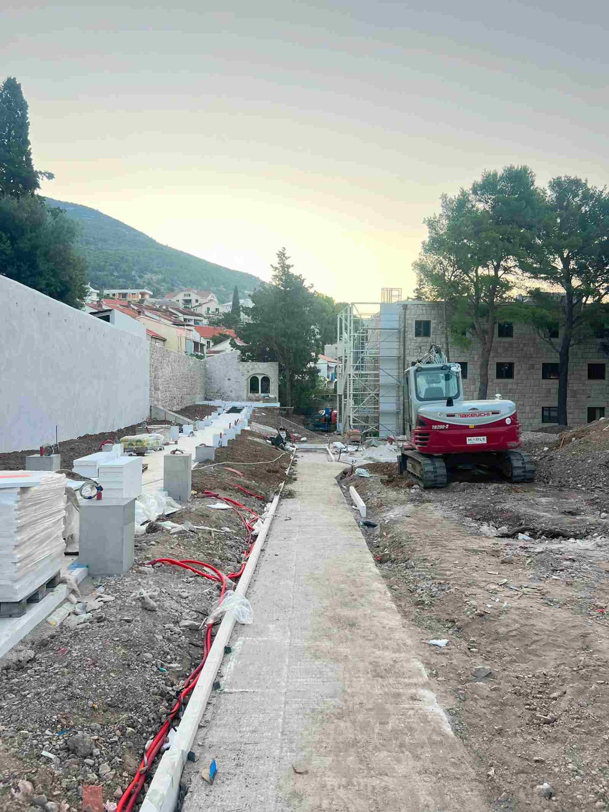 POSAO IZ SNOVA PRETVORIO SE U NOĆNU MORU: Došao sam na Brač raditi kao portir u hotelu s 5 zvjezdica, a završio sam na gradilištu