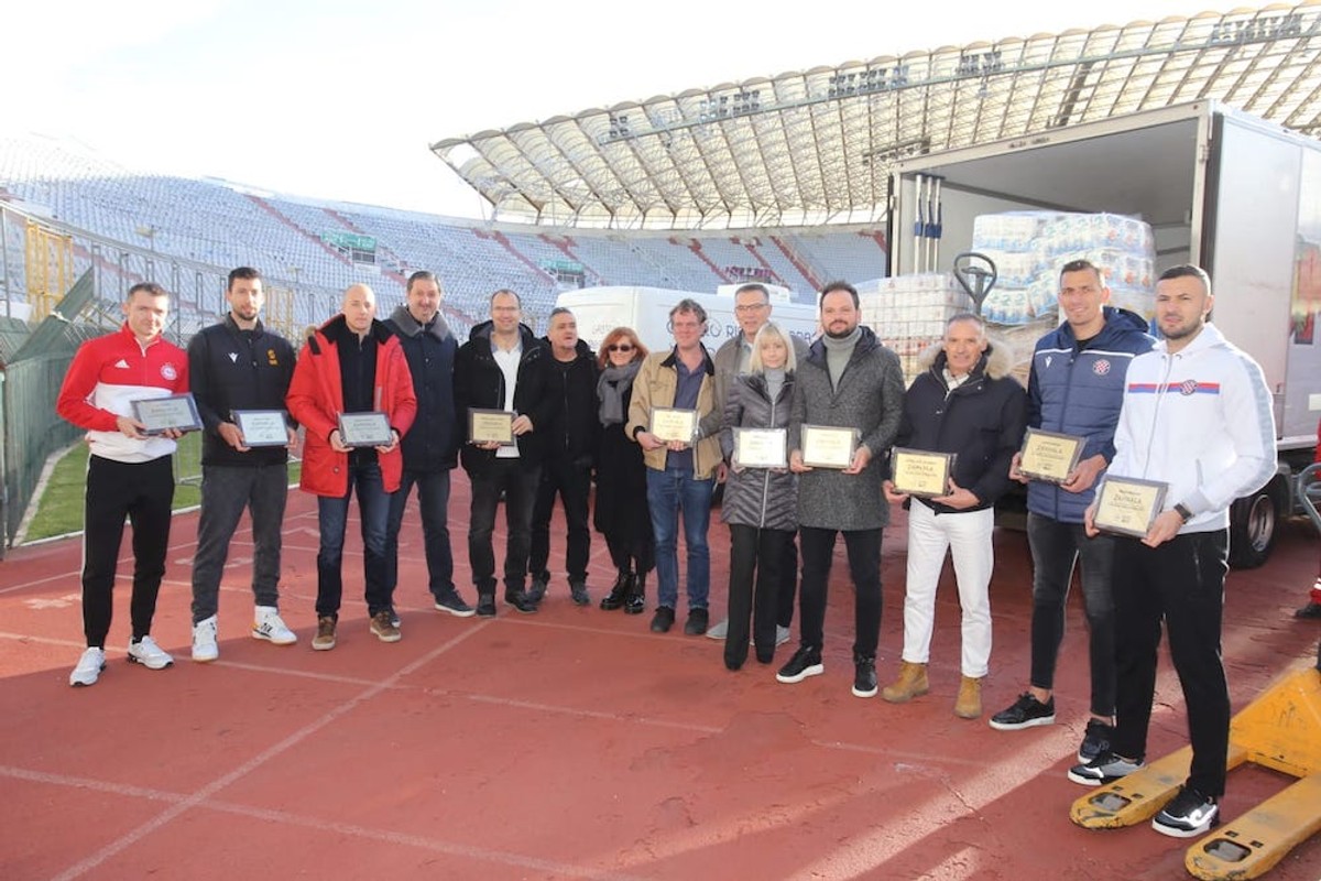 Tona hrane za splitske beskućnike | foto: Veljko Martinović i Robert Matić