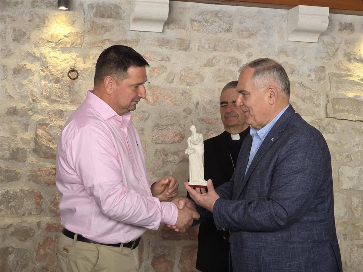 Minijaturna Zagrebačka katedrala