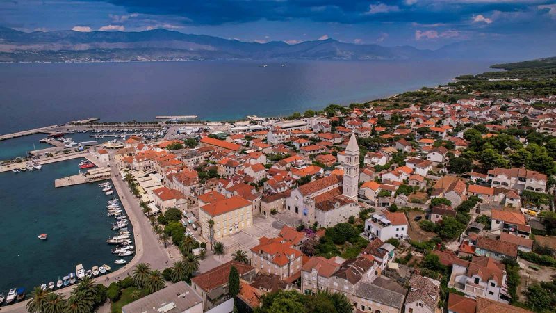 Proljeće na Braču miriše na divje zeje, maslinovo ulje i fritaju!