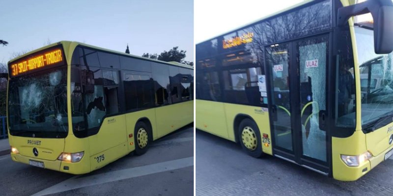 VIDEO: Kakav luđak, zaustavio Prometov autobus i porazbijao ga dok su unutra bili putnici!