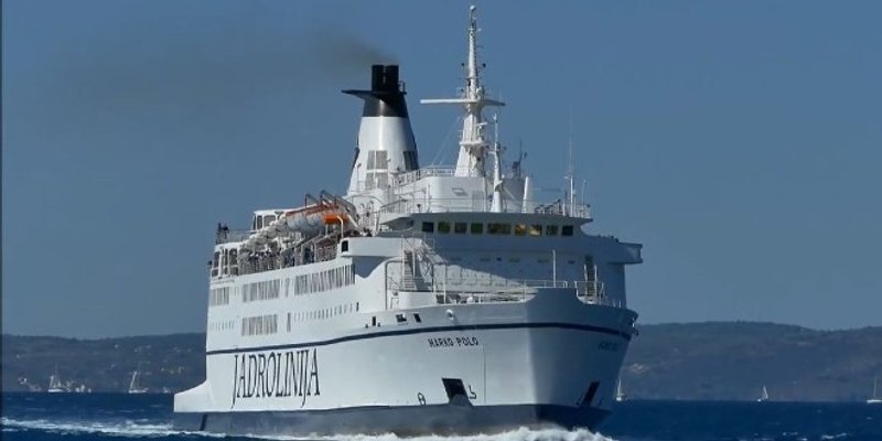 Jadrolinijin trajekt isplovio s remonta pa krenuo prema Hvaru, odmah se pokvario