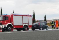 FOTO Planuo automobil na autocesti kod Dugopolja, građani priskočili u pomoć