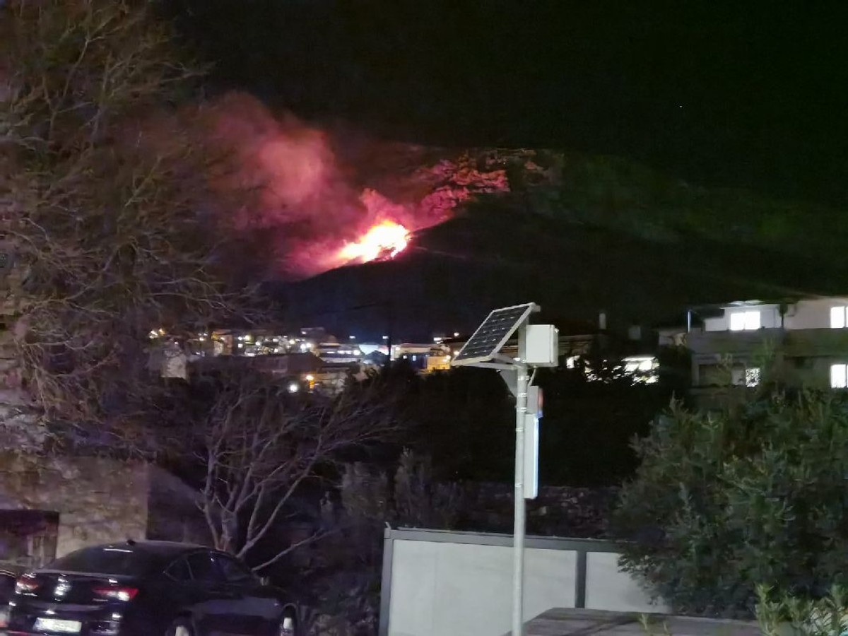 VIDEO: Gori šuma na području Solina