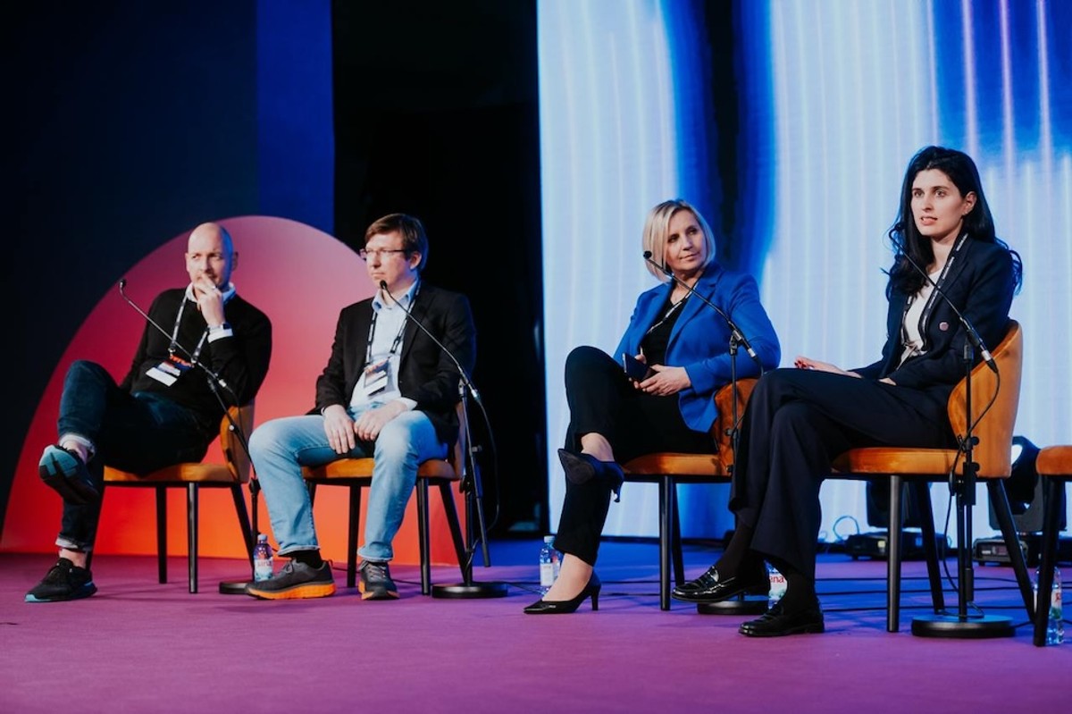 Odobrenje kredita putem mobitela, transfer novca unutar chata... Pitali smo stručnjake kako izgleda banka budućnosti