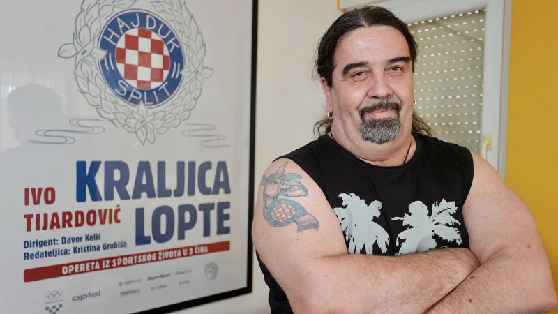 Oluja ga je zatekla u splitskoj bolnici. U zoru se uputio autobusom do Sinja, pa stopom i pješke da bi došao do svojih suboraca!