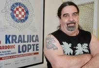 Oluja ga je zatekla u splitskoj bolnici. U zoru se uputio autobusom do Sinja, pa stopom i pješke da bi došao do svojih suboraca!