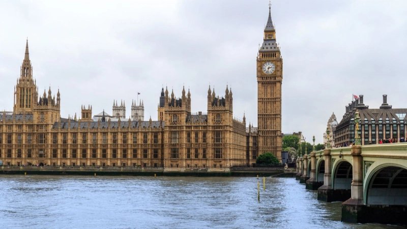 Troje splitskih umjetnika najavilo umjetničku intervenciju 'FUCK IT' u Londonu, evo o čemu je riječ