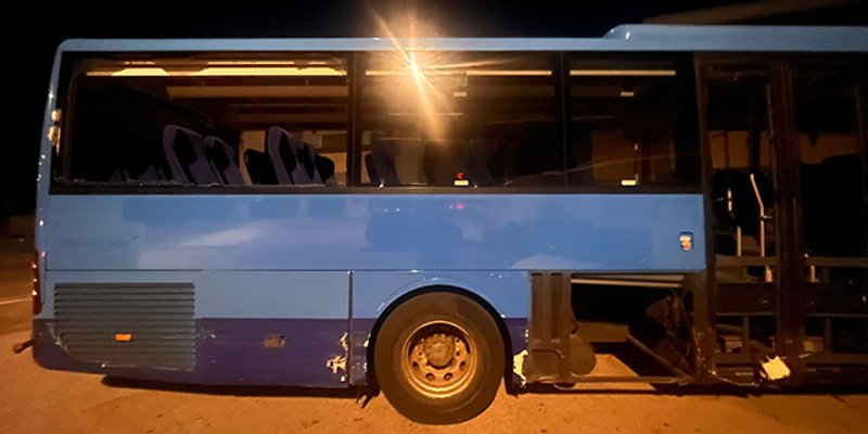 Maloljetnici ukrali autobus u Bolu i skršili ga do Supetra