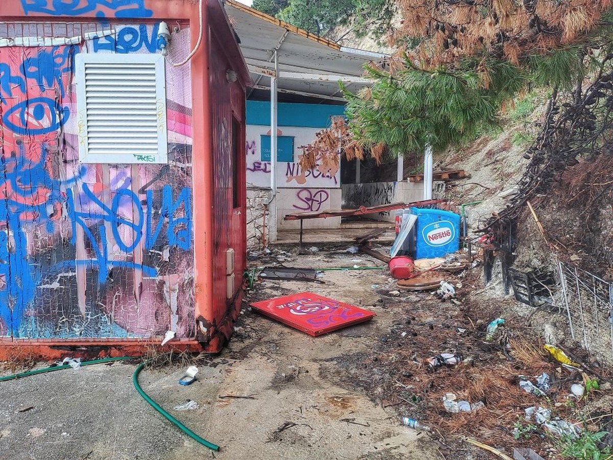 Nered na plaži Obojena | foto: Zoran