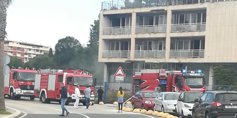 PONOVNO Gorila zgrada Dalmacijavina u Trajektnoj luci