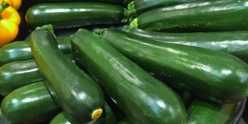 RECEPT Brza pita s tikvicama, svježim sirom, pancetom i pomama