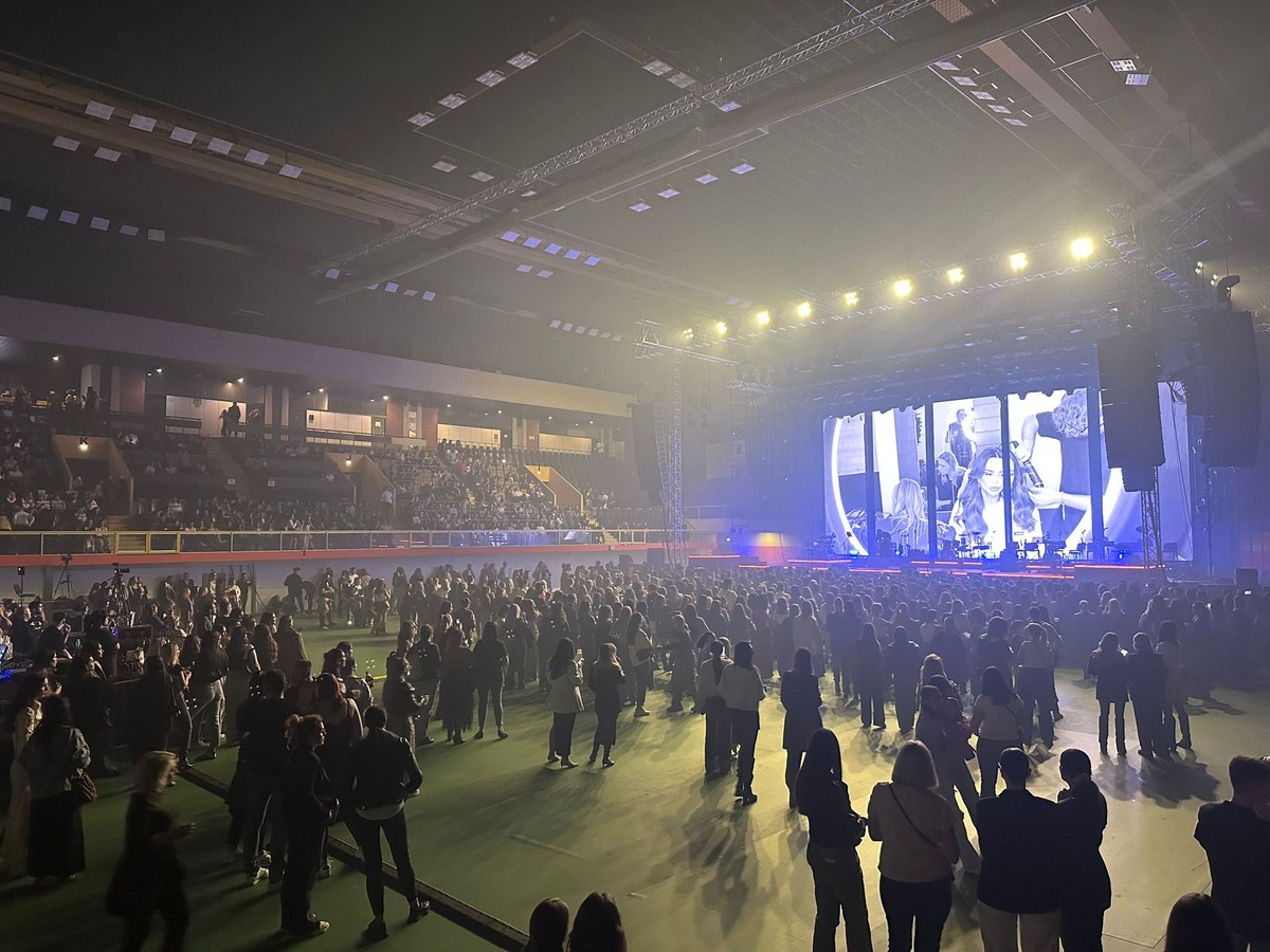 VIDEO Severina se pomolila s bendom prije nastupa