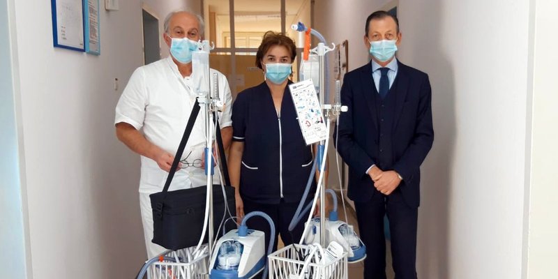 LJUBAV NAS SPAJA Splitski KBC od Turističke zajednice grada Splita primio pet doniranih uređaja za liječenje teških oblika COVIDa-19 