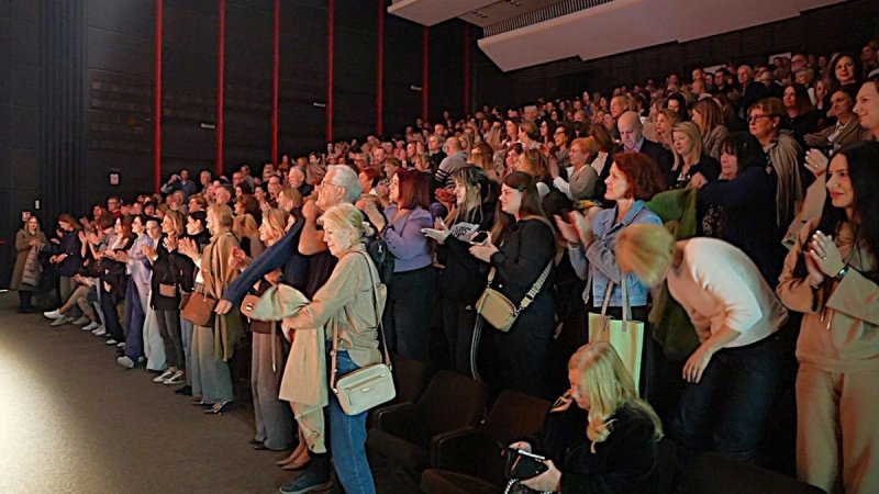 1000 Splićana u dva dana uživalo u drami 'Prima Facie', Nataša Janjić Medančić stajaćim ovacijama nagrađena na svakoj izvedbi