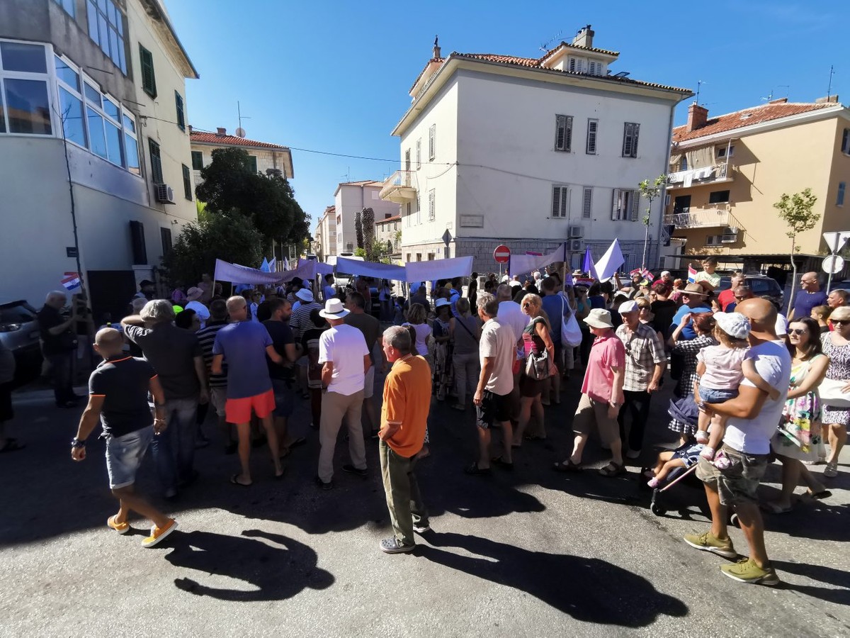 Prosvjed na Bačvicama | Foto: Bruno Karadža