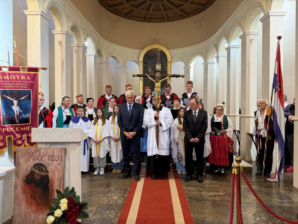 FOTOGALERIJA: U Primoštenu održana 29. smotra crkvenog pučkog pjevanja 'Puče moj'