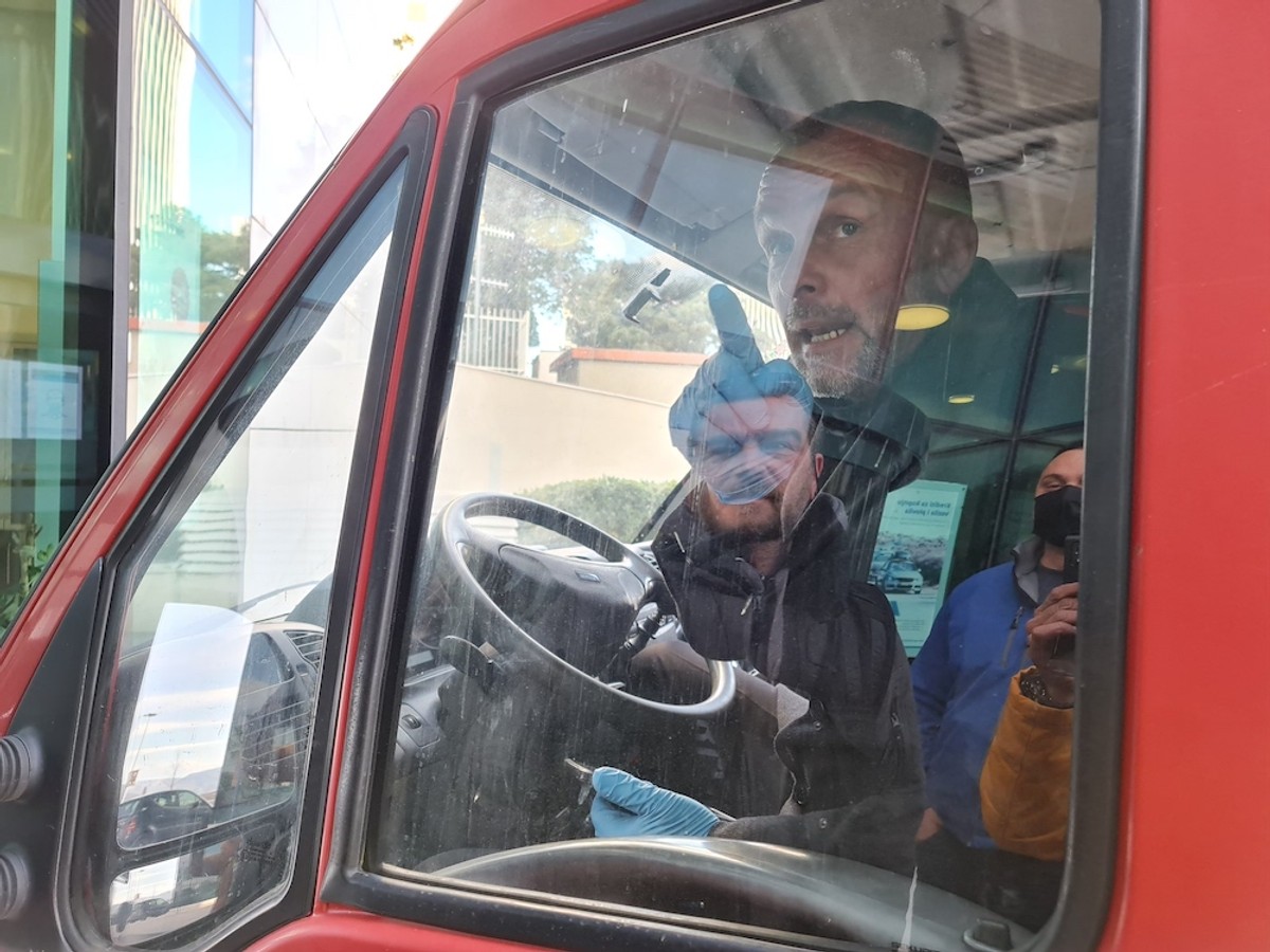 Policija uhitila Splićanina koji je blokirao ulaz u Agram banku