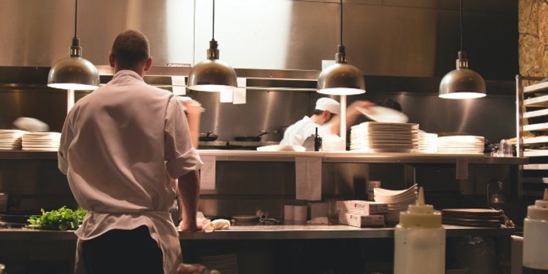 PAD OD 20 DO 50 % Slom ugostitelja na obali, restorani zjape prazni, traže se krivci