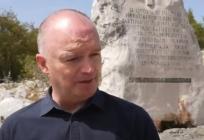 VIDEO Ministar zaplakao kod Husine jame: 'Bacali su ih k'o stoku, a mi danas molimo i nad smećem i nad ljudima'