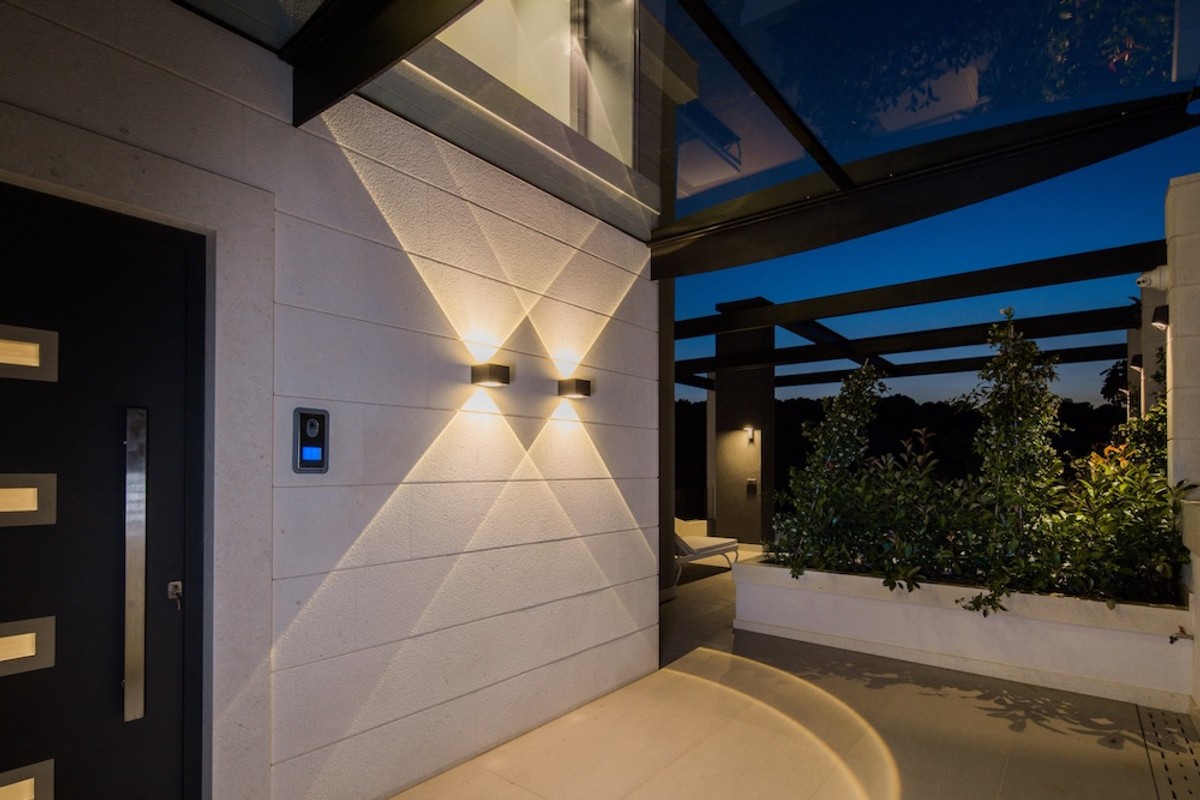 Oplemenite eksterijer uz savršenu i funkcionalnu vanjsku rasvjetu!