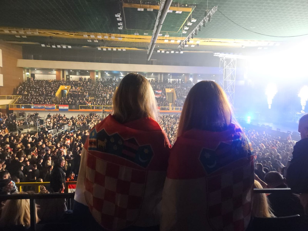 VIDEO Pogledajte kojom je pjesmom Thompson otvorio koncert
