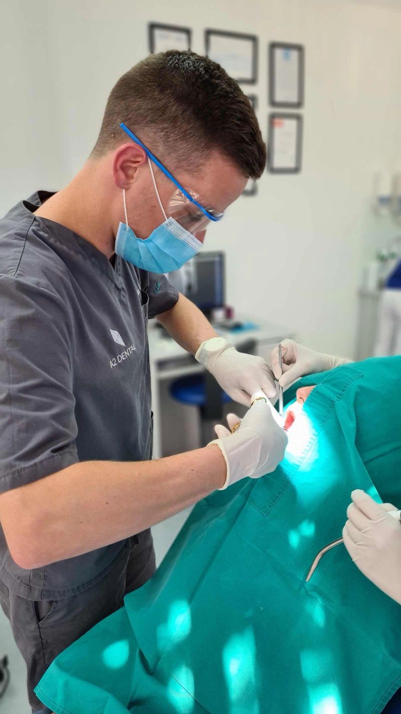 'Ne bojimo se problema u ustima': Stomatolozi A2 Dentala dr. Štrbac i dr. Dundić o implantologiji, nedostatku kosti i pacijentima koji misle da je za njih prekasno