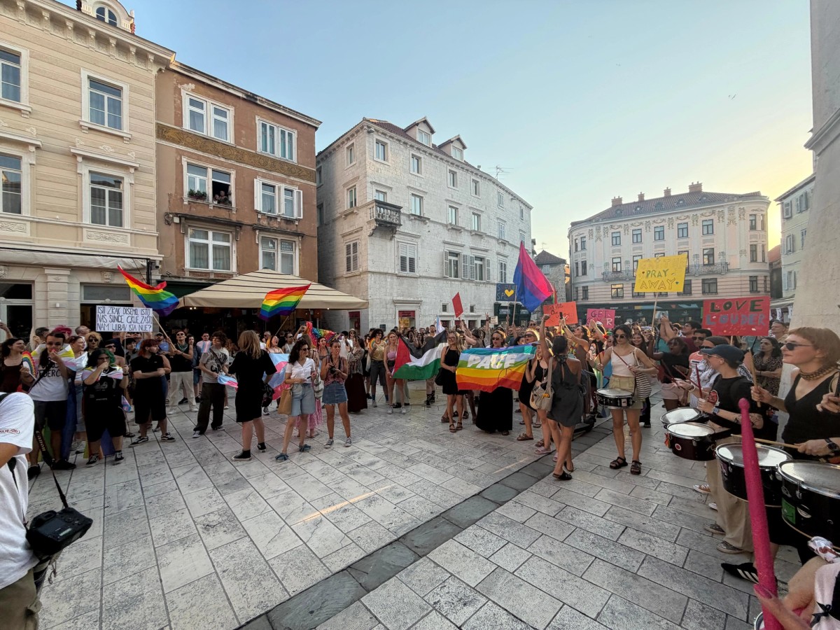 FOTO/VIDEO: 15. SPLIT PRIDE Povorka prošla centrom Splita uz jaku policijsku pratnju, čuo se povik
