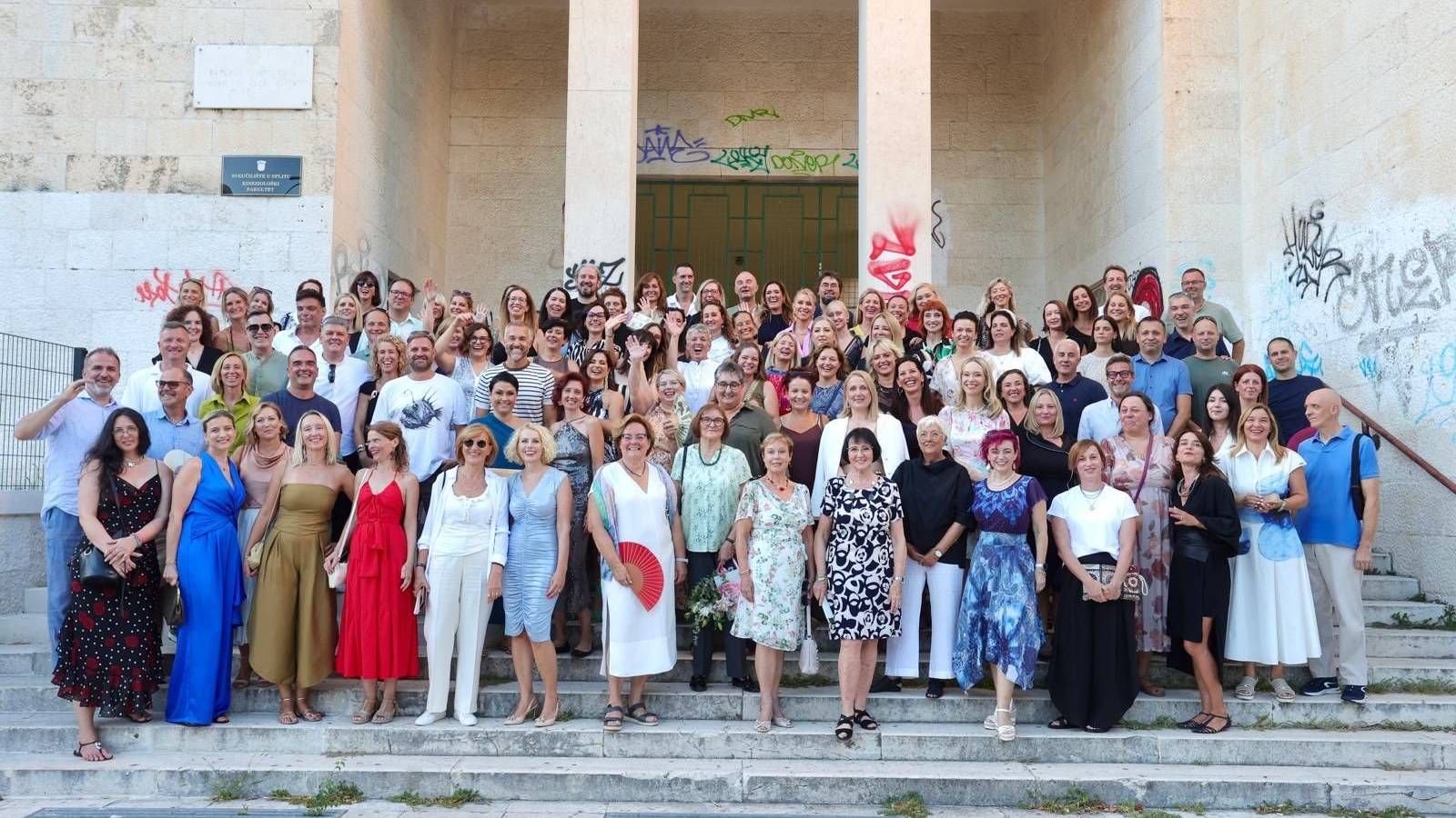 FOTO 'Vridilo je tada, vridi i sada!' Generacijsko okupljanje 30 godina nakon mature