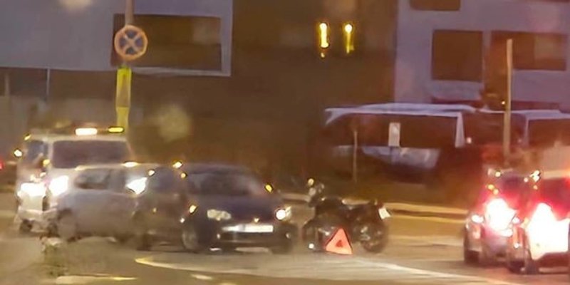 Sudar auta i motocikla, jedna osoba ozlijeđena