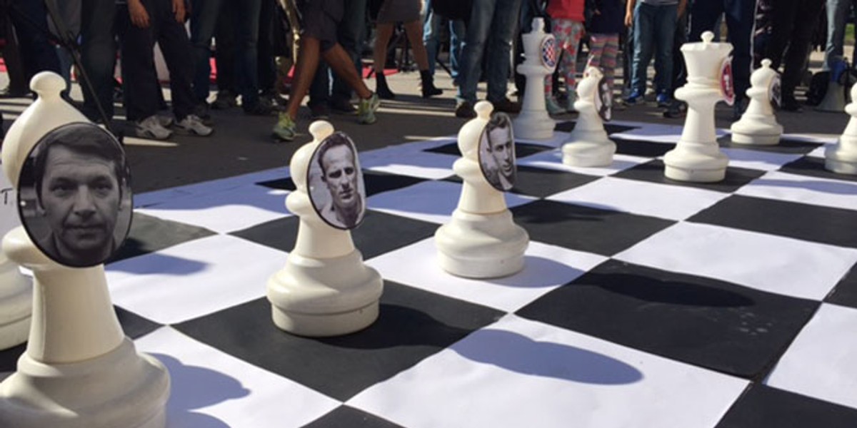 'Bijeli' Matošić, Vukas, Dvornik, Beara, Čabo i društvo na Rivi matirali 'crne' Mamića, Vrbanovića, Vlajčevića, Šuprahu...