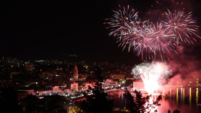 FOTO/VIDEO Spektakularni vatromet za kraj ovogodišnje Sudamje
