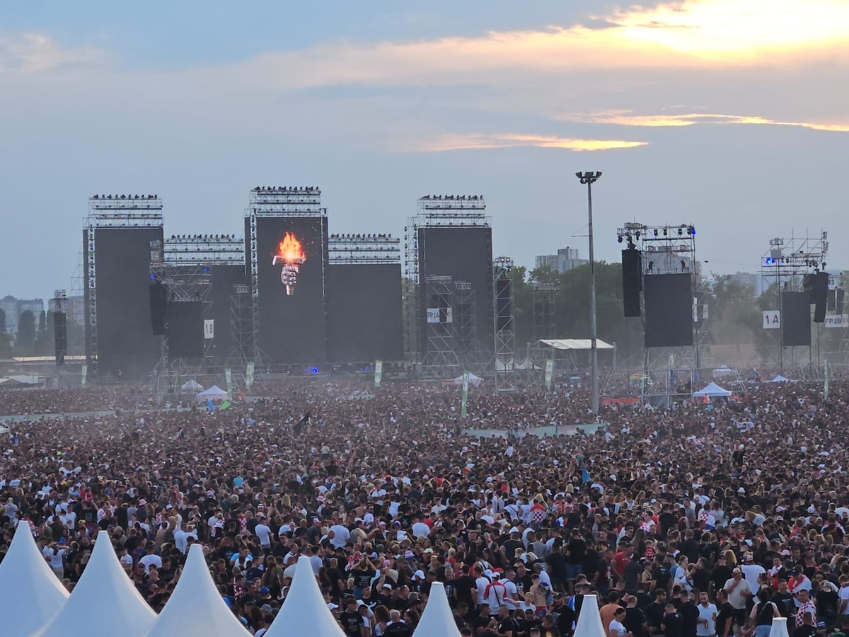 ZAVRŠIO KONCERT NA HIPODROMU Thompson: 'Ovo će se pamtiti!'