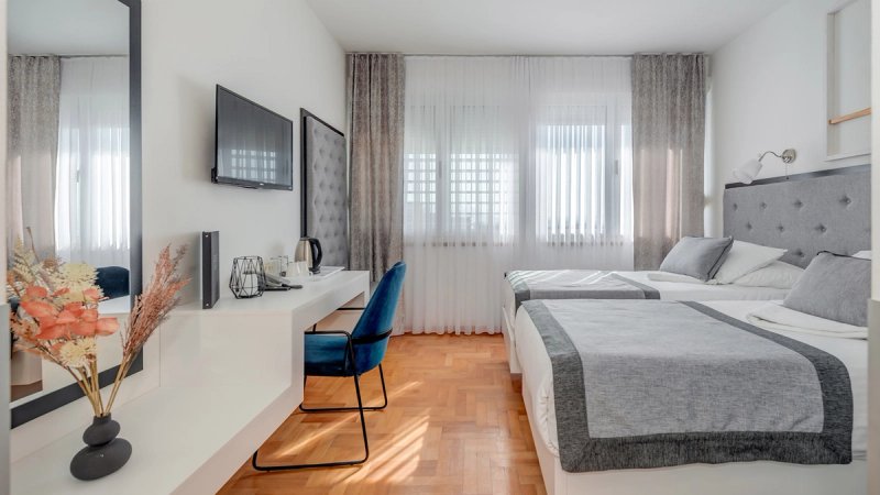 NOVO U SPLITU Hotel Pax nudi dugoročan najam soba