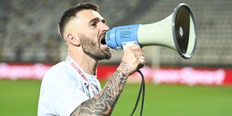 SLUŽBENI HAJDUK: Smatramo da je naš igrač Marko Livaja pogriješio što je pjevao pjesmu koja je izazvala povredu osjećaja ljubitelja sportskog rivala iz Šibenika kojima se ovim putem još jednom ispričavamo, ali...
