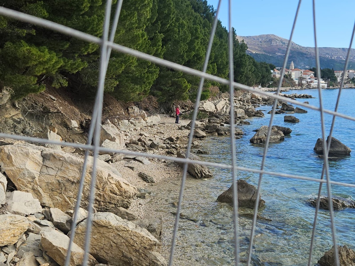 Prošetali smo novom šetnicom od Duilova (skoro) do Stobreča, a građani će u njoj uživati već od ljeta