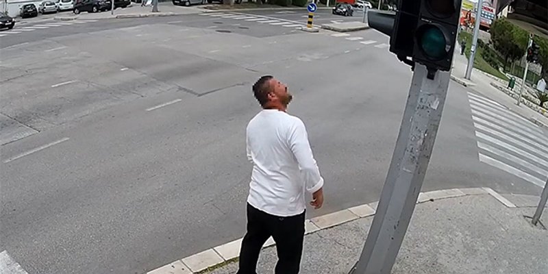 VRHUNSKA SKRIVENA KAMERA: Splićani slijepo slušaju upute semafora