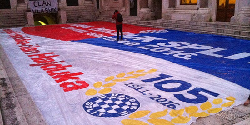 Peristil osvanuo prekriven Hajdukovom članskom iskaznicom!