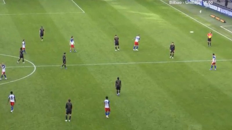 VIDEO: Ljutiti Vušković loptom pogodio suca