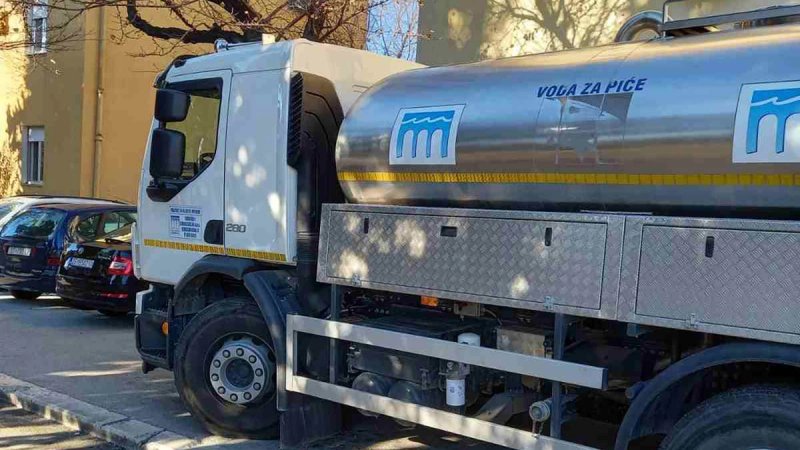 Kvar ili prigušeni ventili? Stanari Žnjana bez vode, u Vodovodu i kanalizaciji 'digli' sve snage