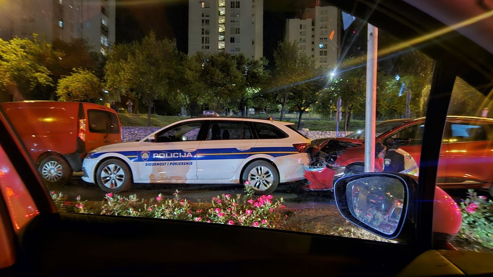 PROMETNA U SPLITU Sudar pet automobila, među njima i policijsko vozilo