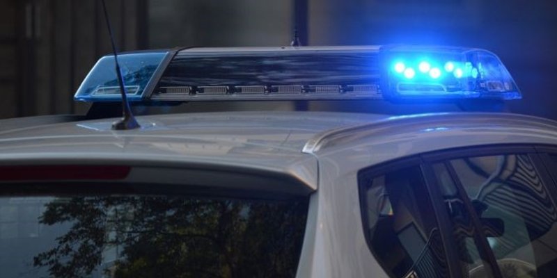 NESREĆA U DRNIŠU Sudar motocikla i auta, jedna osoba poginula