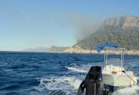 Požar na otoku kod Dubrovnika još nije ugašen: U borbu s vatrom uključila se dva kanadera
