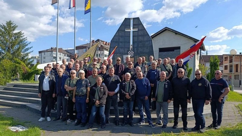 FOTOGALERIJA Hrvatski branitelji u obilasku Srednje Bosne: Počast žrtvama i jačanje zajedništva