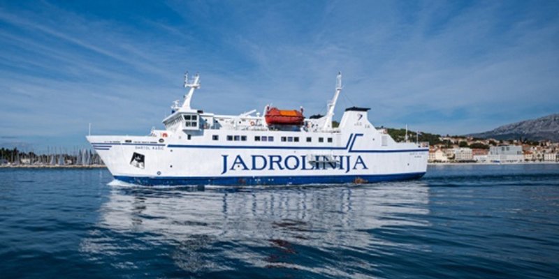 PREMALI KAPACITET Trajekt za Vela Luku kasnio 15 minuta, čovjeka nisu pustili pa autom blokirao rampu