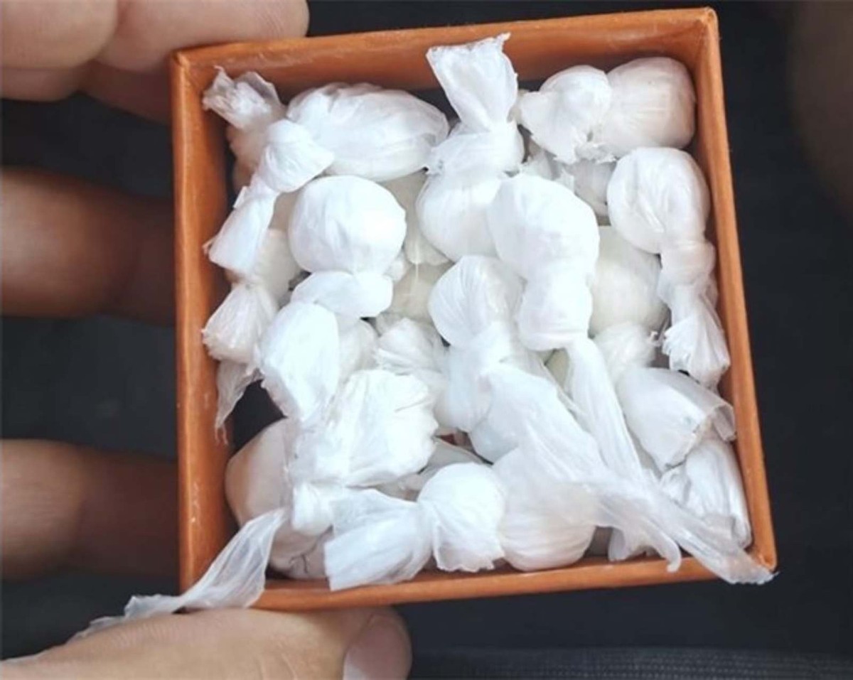 VELIKA POLICIJSKA AKCIJA U DALMACIJI: Troje uhićenih, zaplijenjeni amfetamin, kokain, ecstasy i više od pola kilograma marihuane