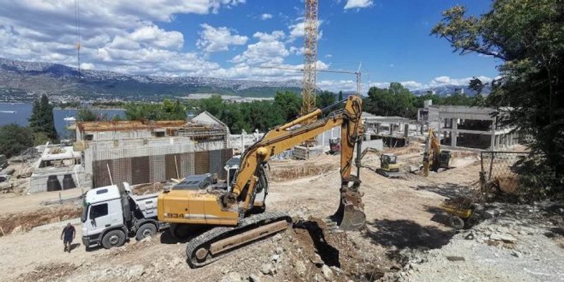 NEMA ODMORA DOK TRAJE OBNOVA Posjetili smo najveće gradilište u Splitu, sve se praši